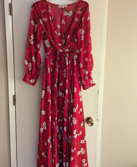 Be the Epitome of Elegance with Our Formal Event Red Floral Maxi Dress - Picture 6 of 9